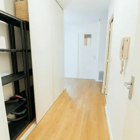 Close To Paris, Metro,rer, 6 People, Pkg Saint-Denis (Seine-Saint-Denis)