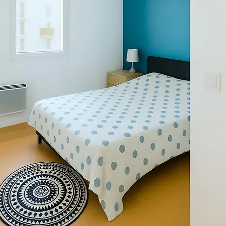Close To Paris, Metro,rer, 6 People, Pkg Saint-Denis (Seine-Saint-Denis)