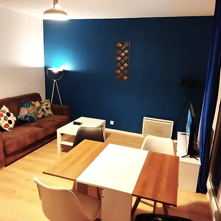 Close To Paris, Metro,rer, 6 People, Pkg Saint-Denis (Seine-Saint-Denis)