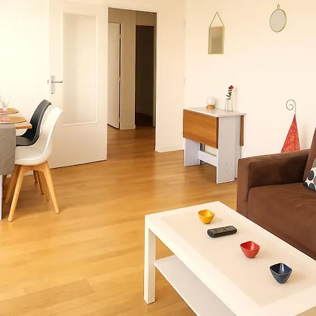 Close To Paris, Metro,rer, 6 People, Pkg Apartment