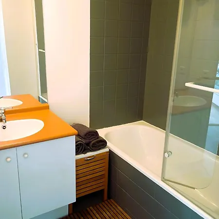Close To Paris, Metro,rer, 6 People, Pkg Saint-Denis (Seine-Saint-Denis)